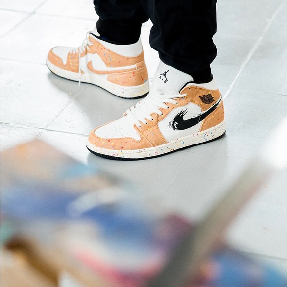 Air Jordan 1 SE Mid Brushstroke Paint Splatter - Picture 2 of 12